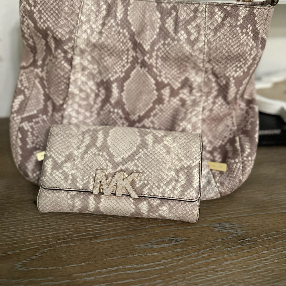 Michael Kors purse and wallet - Picture 3 of 7